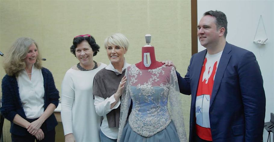 VIDEO: Dana Winner straalt in Buntinx' jurk van 77000 euro.